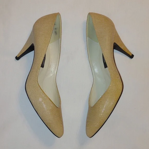 Vintage Stuart Weitzman Cream Colored Stiletto Heels - Picture 4 of 10